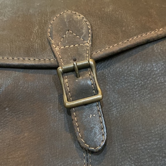 Leather Messenger Bag Color Brown Bag/Backpack Sz 14”x14”x3.5” 1 Button 1Pocket - Picture 12 of 15